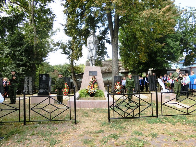 Братская могила в с.Тагино Глазуновского района